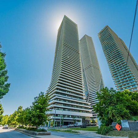 Condo In Parklawn & Lake Shore With Free Parking Close To Airport トロント エクステリア 写真