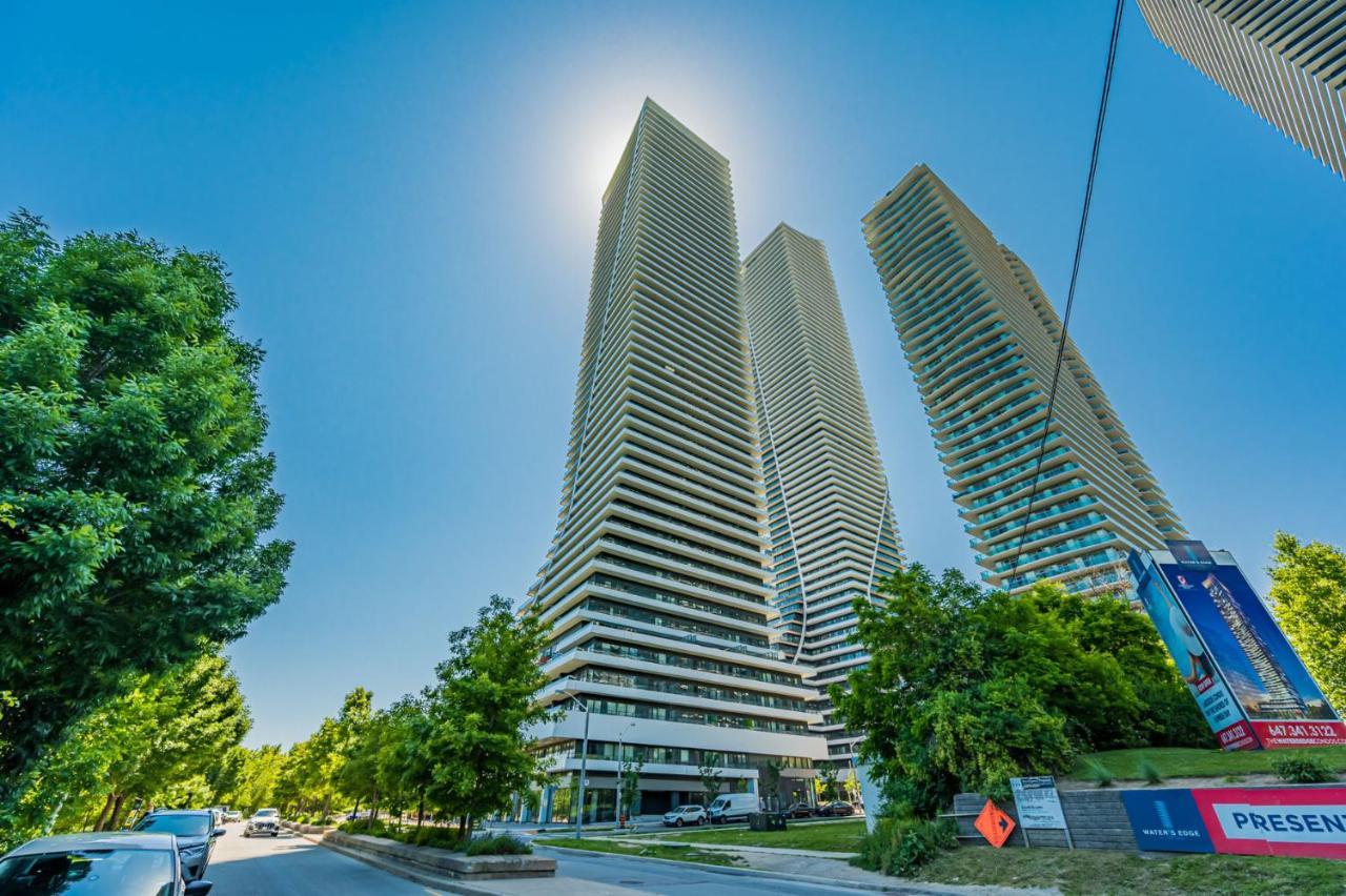 Condo In Parklawn & Lake Shore With Free Parking Close To Airport トロント エクステリア 写真