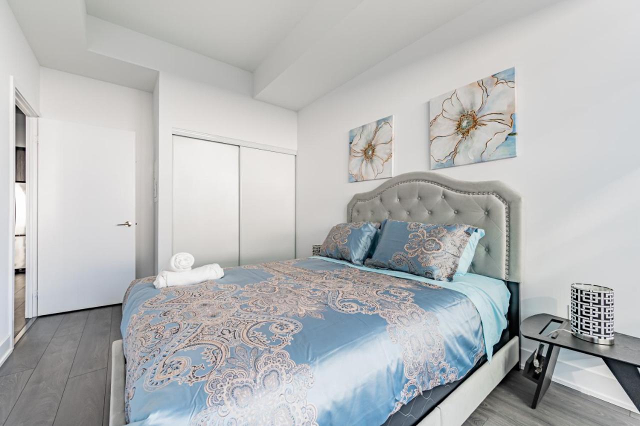 Condo In Parklawn & Lake Shore With Free Parking Close To Airport トロント エクステリア 写真