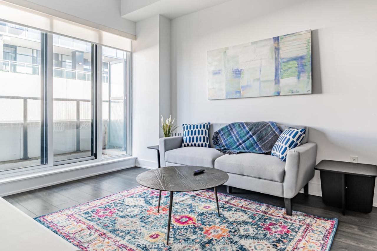 Condo In Parklawn & Lake Shore With Free Parking Close To Airport トロント エクステリア 写真