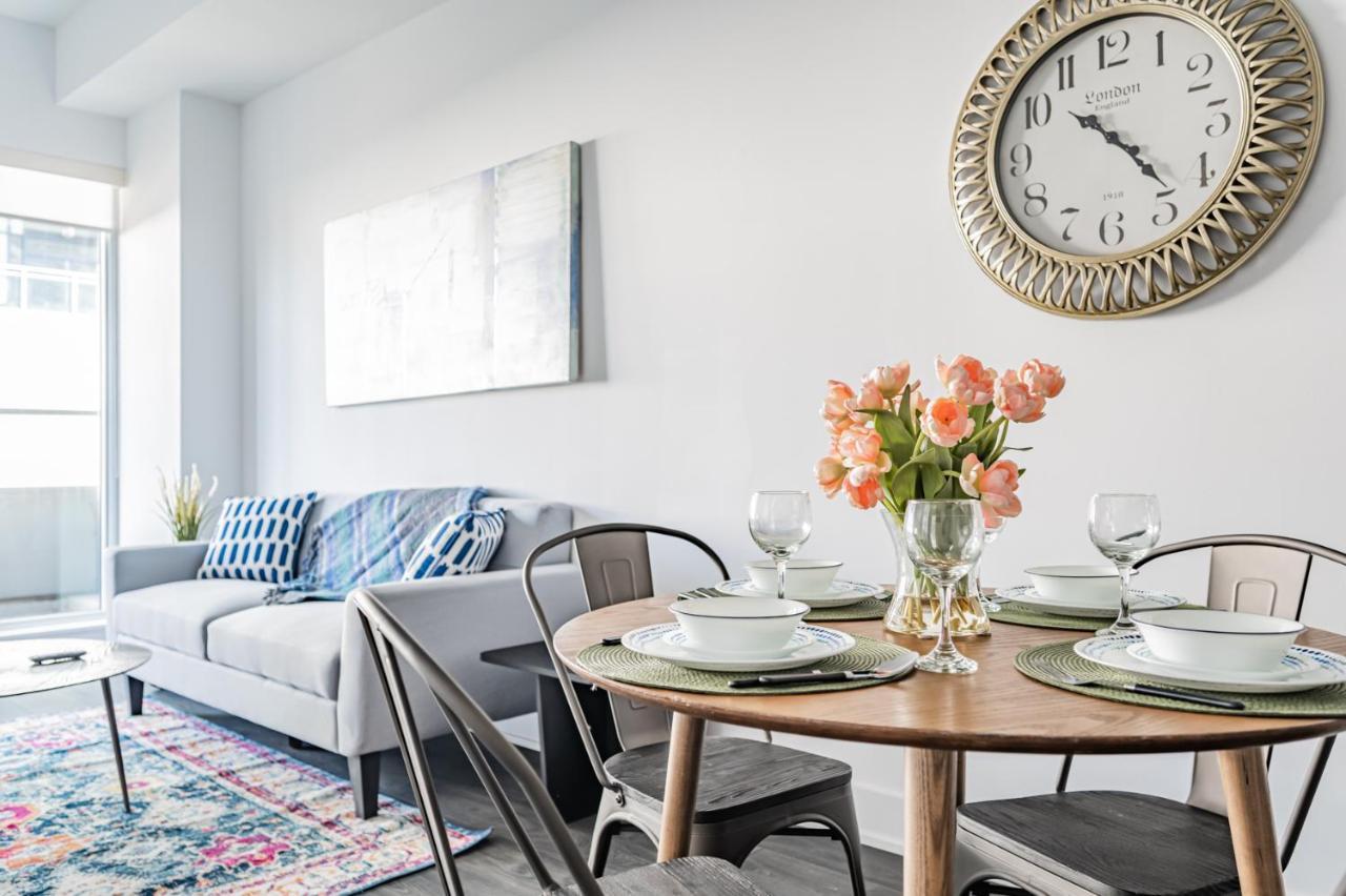 Condo In Parklawn & Lake Shore With Free Parking Close To Airport トロント エクステリア 写真