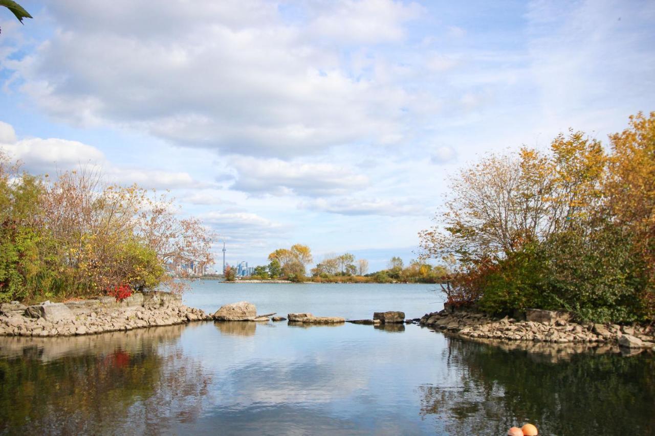 Condo In Parklawn & Lake Shore With Free Parking Close To Airport トロント エクステリア 写真