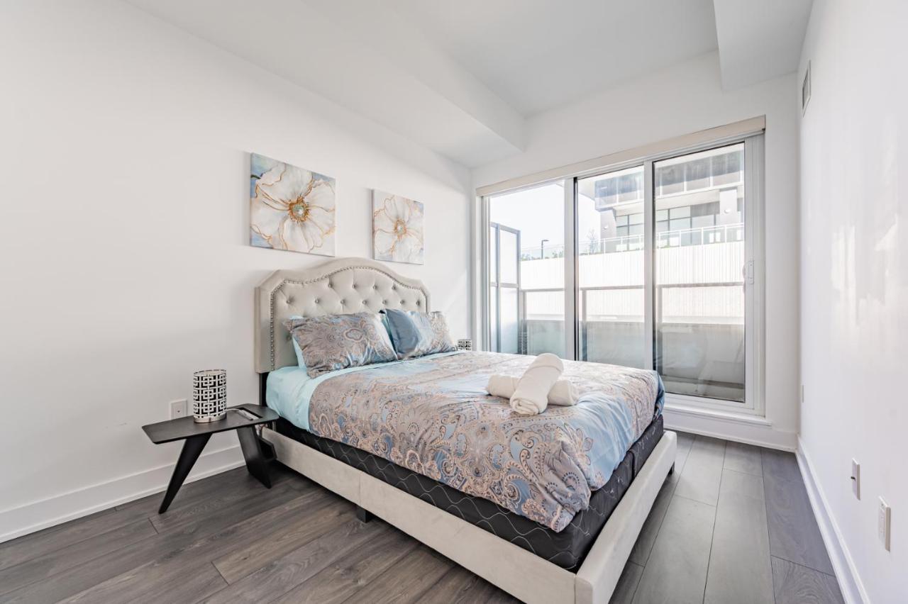 Condo In Parklawn & Lake Shore With Free Parking Close To Airport トロント エクステリア 写真