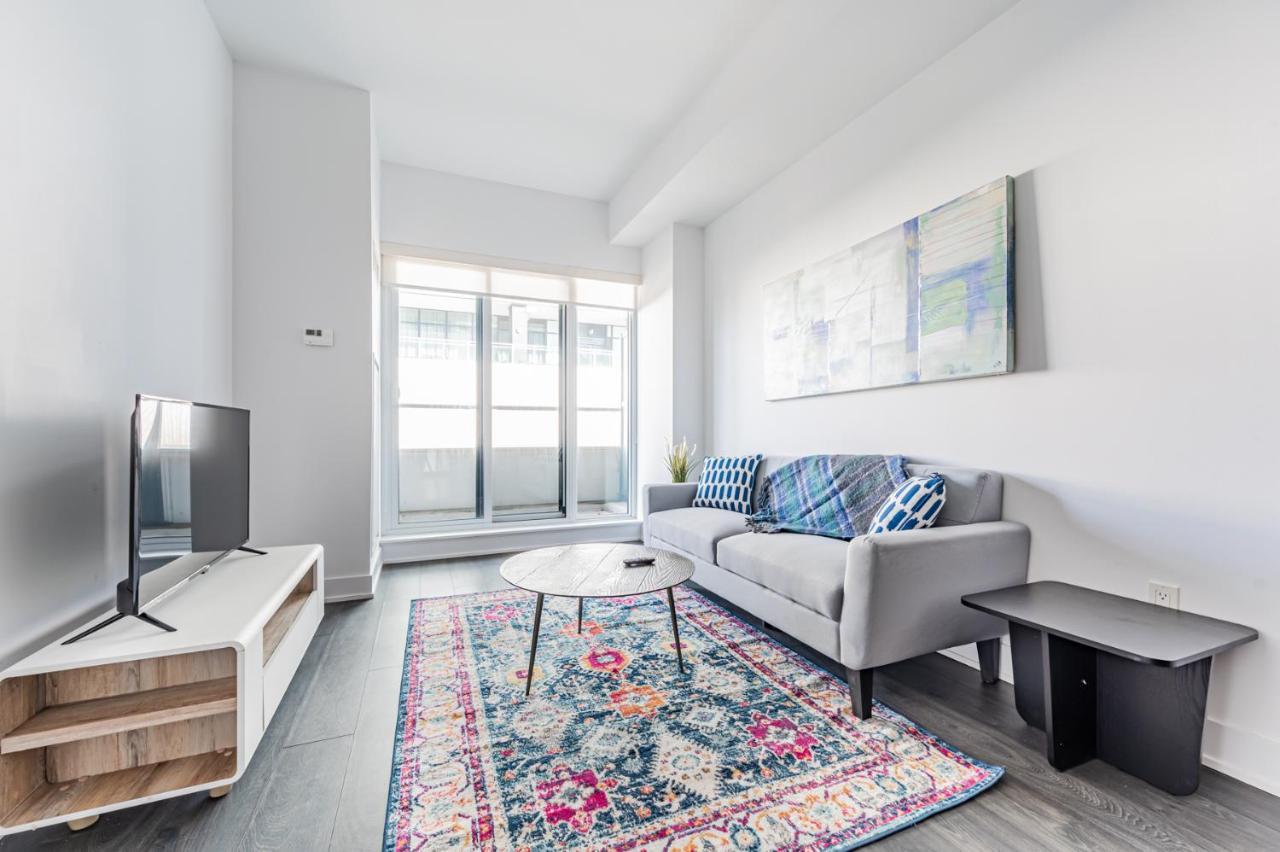 Condo In Parklawn & Lake Shore With Free Parking Close To Airport トロント エクステリア 写真