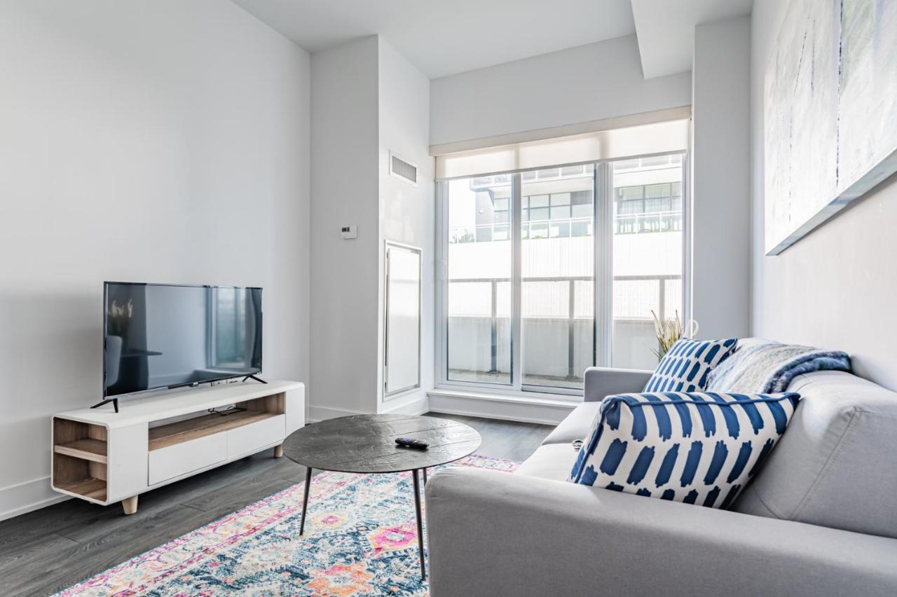 Condo In Parklawn & Lake Shore With Free Parking Close To Airport トロント エクステリア 写真