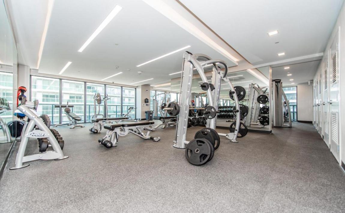 Condo In Parklawn & Lake Shore With Free Parking Close To Airport トロント エクステリア 写真