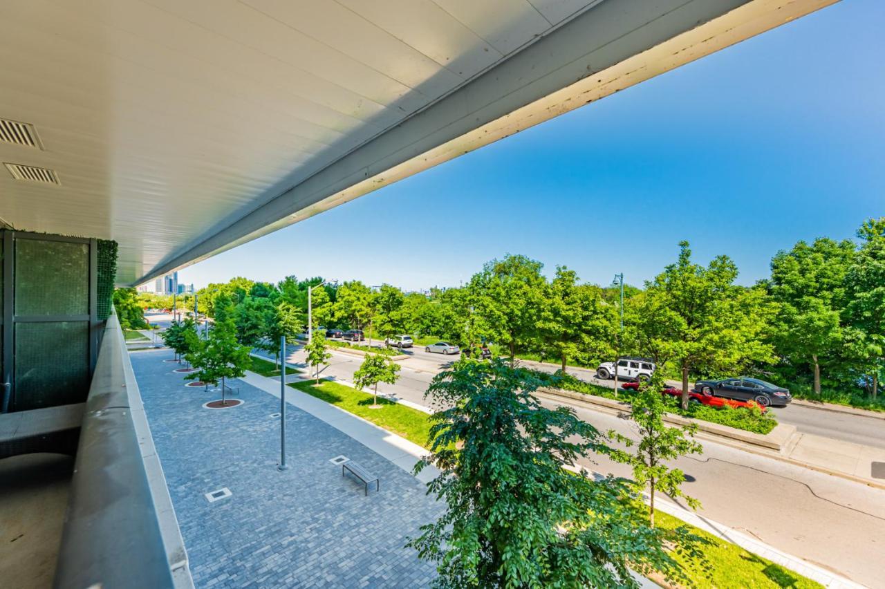 Condo In Parklawn & Lake Shore With Free Parking Close To Airport トロント エクステリア 写真