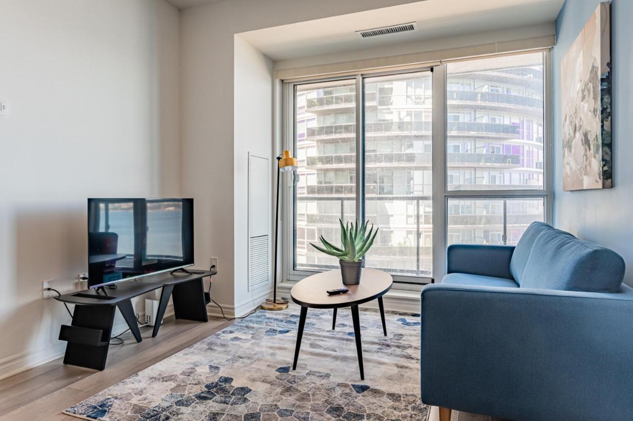 Condo In Parklawn & Lake Shore With Free Parking Close To Airport トロント エクステリア 写真