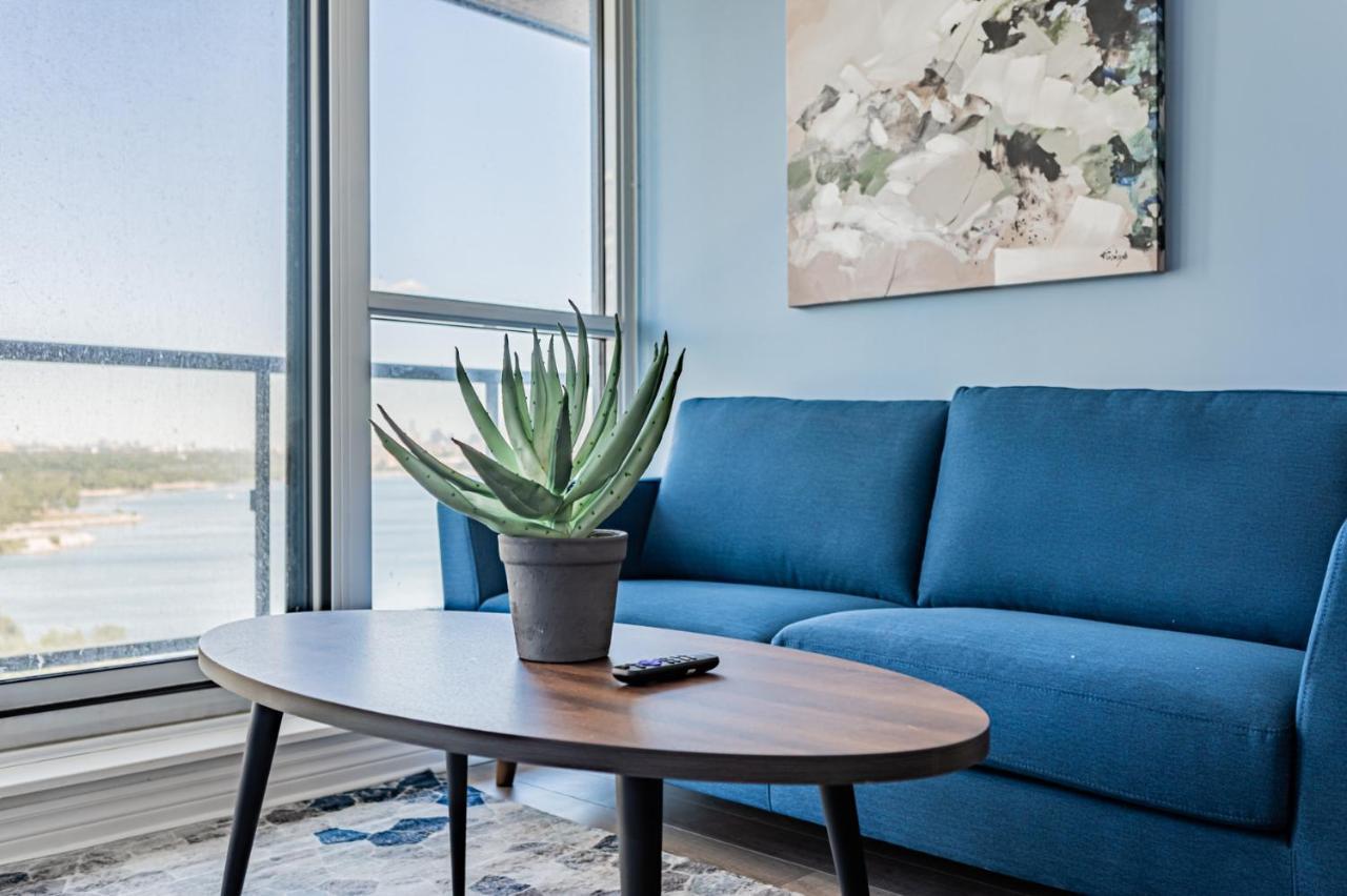 Condo In Parklawn & Lake Shore With Free Parking Close To Airport トロント エクステリア 写真
