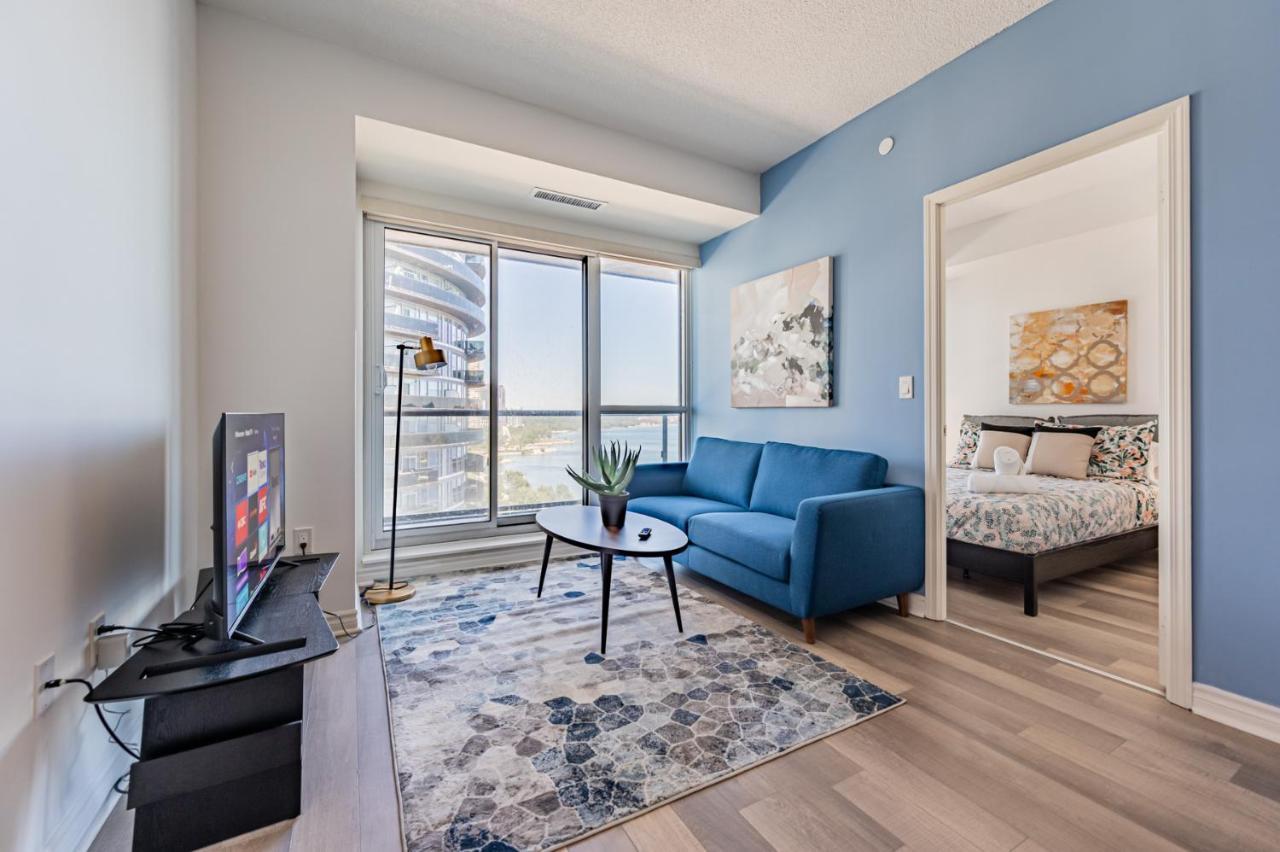 Condo In Parklawn & Lake Shore With Free Parking Close To Airport トロント エクステリア 写真