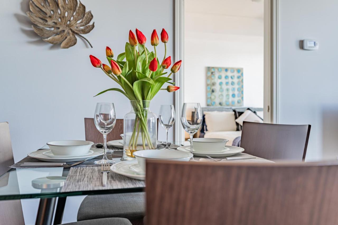 Condo In Parklawn & Lake Shore With Free Parking Close To Airport トロント エクステリア 写真